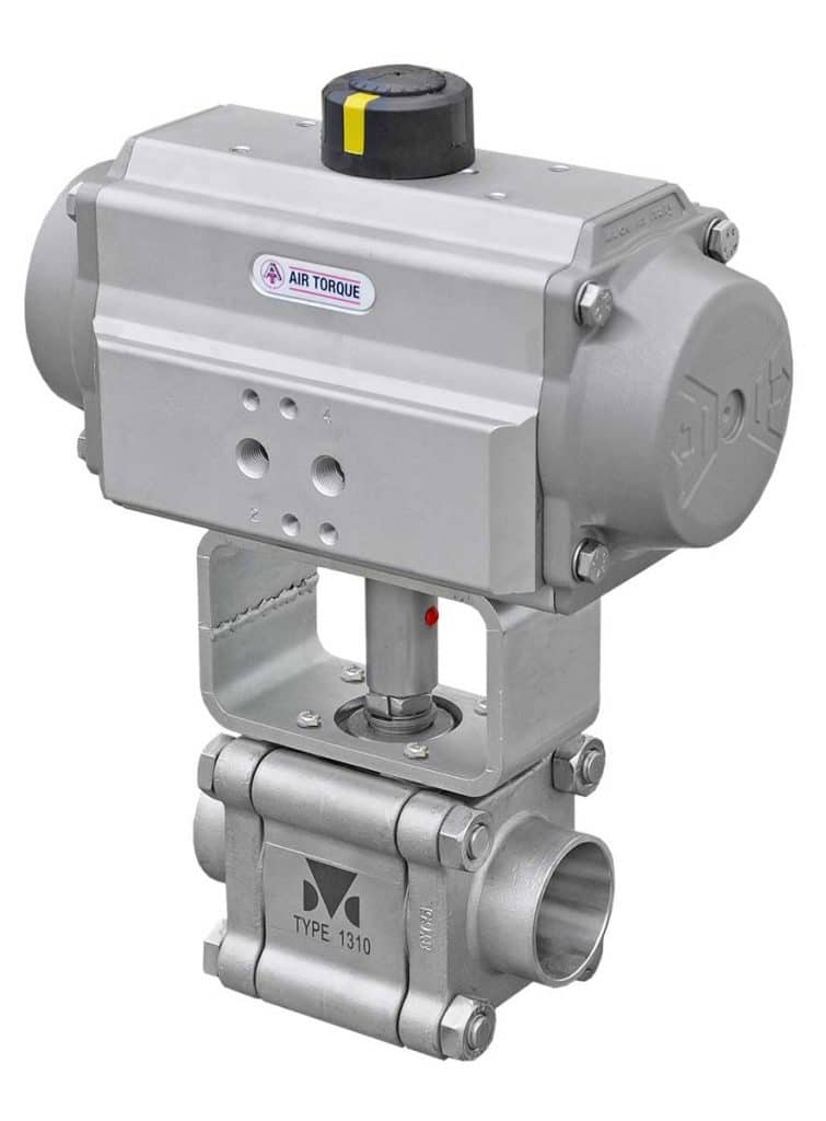 Automatisierter 3-teiliger DVC-Kugelhahn Typ 1210/1310 mit pneumatischem AIR TORQUE Antrieb, Montagebrücke und Adapter – einsatzbereit für industrielle Prozessautomatisierung