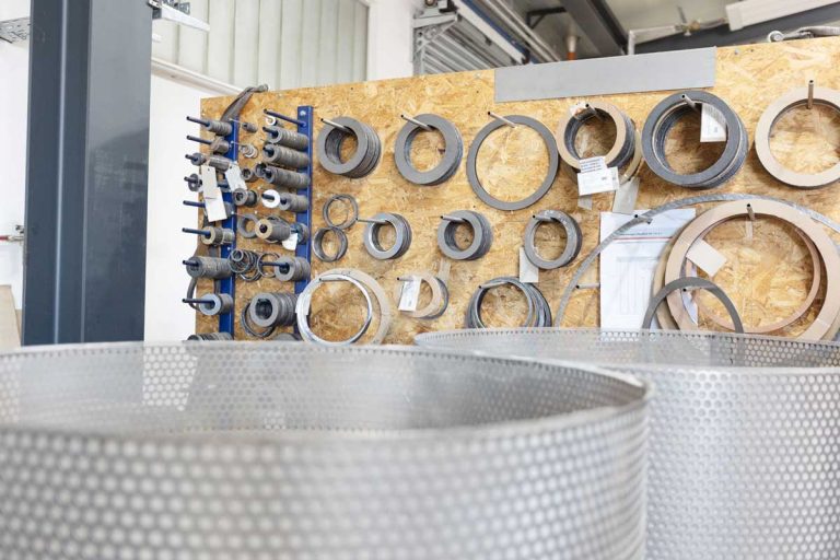 Valve factory Valve modification Valve construction Pipe production Pipeline construction Pipe construction Process pipes Gaskets, flange gaskets, flat gaskets, AFM 34, PTFE, EPDM/NBR, graphite with spit plate and rubber-steel (EPDM/NBR) - selection from our own production for valve modification, filter construction, tank construction, basket strainer, duplex strainer