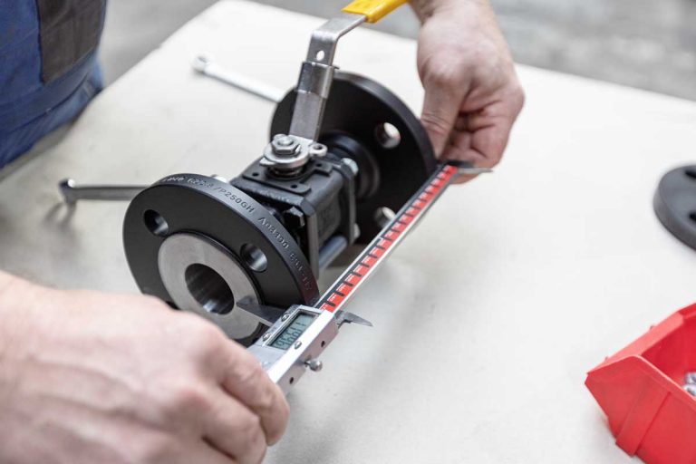 Armaturenfabrik Modifikation von Armatur und Industriearmatur, individuelle Fertigung, Abmessung, Lackierung, Anflanschen, Automatisieren, Qualitätsprüfung