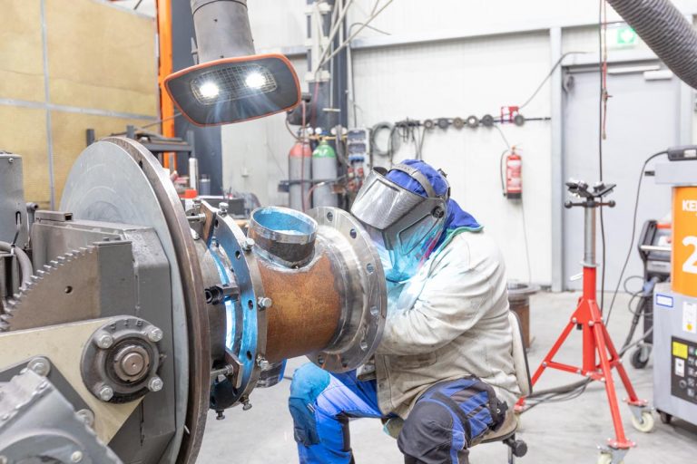 Armaturenfabrik Fertigung Produktion Einfachfilter Industriefilter Schlosser Schweissen Heizmantel Leckagemantell