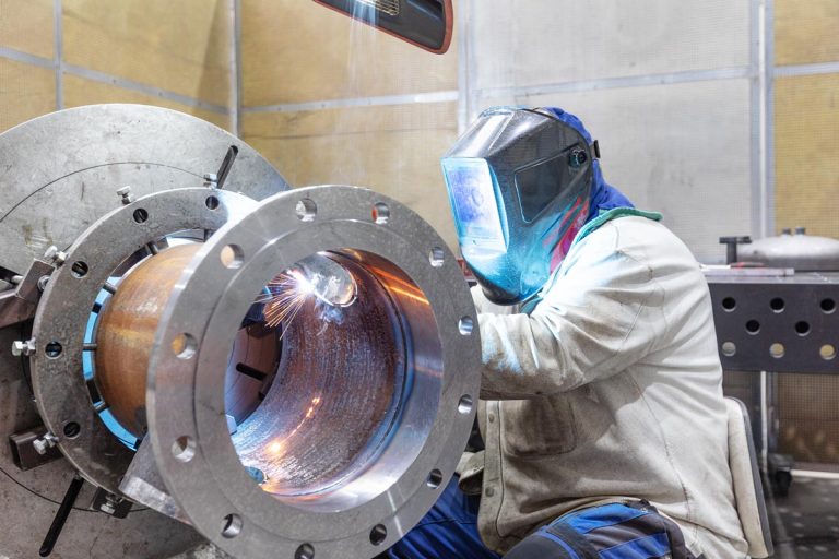 Armaturenfabrik Fertigung Produktion Einfachfilter Industriefilter Schlosser Schweissen Druckbehälter Druckspeicherbahu Behälterbau