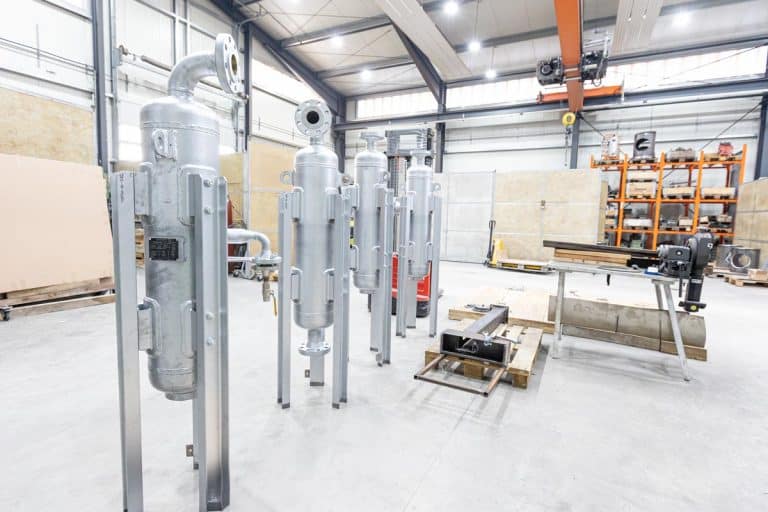 Armaturenfabrik Werkhalle Pulsationsdämpfer Produktion Fertigung Behälter Pumpentechnik