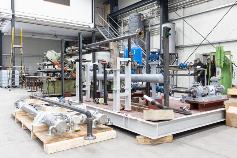 Industriefabrik Anlagenbau Skid_ Rohrleitungen Pumpen modulare Prozesseinheit, Pulsationsdämpfer, Wärmetauscher, Druckbehälter, Pulsationsdämpfer