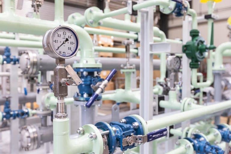 Armaturenfabrik Industriefabrik Rohrleitungen Manometer Kugelhahn Armaturen Prozessanlagen SKID Modulbauweise